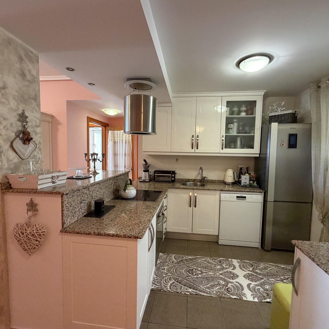 Venta de espectacular apartamento moderno en primera línea con acceso y vistas directas a la playa