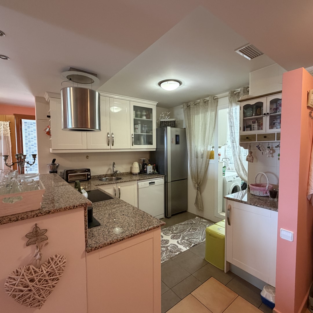 Venta de espectacular apartamento moderno en primera línea con acceso y vistas directas a la playa