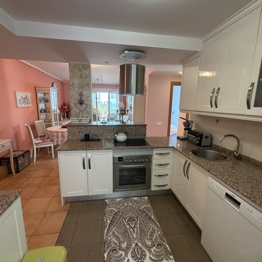 Venta de espectacular apartamento moderno en primera línea con acceso y vistas directas a la playa
