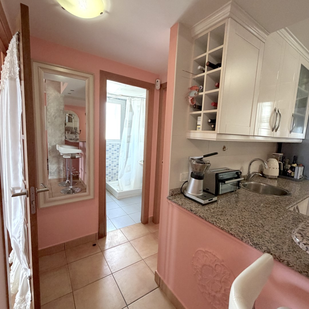 Venta de espectacular apartamento moderno en primera línea con acceso y vistas directas a la playa
