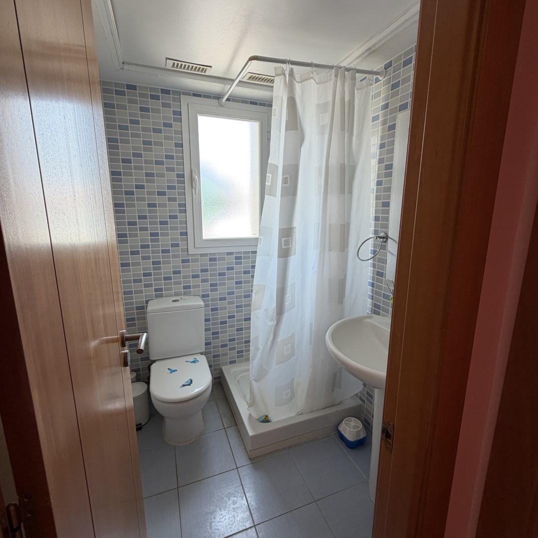 Venta de espectacular apartamento moderno en primera línea con acceso y vistas directas a la playa