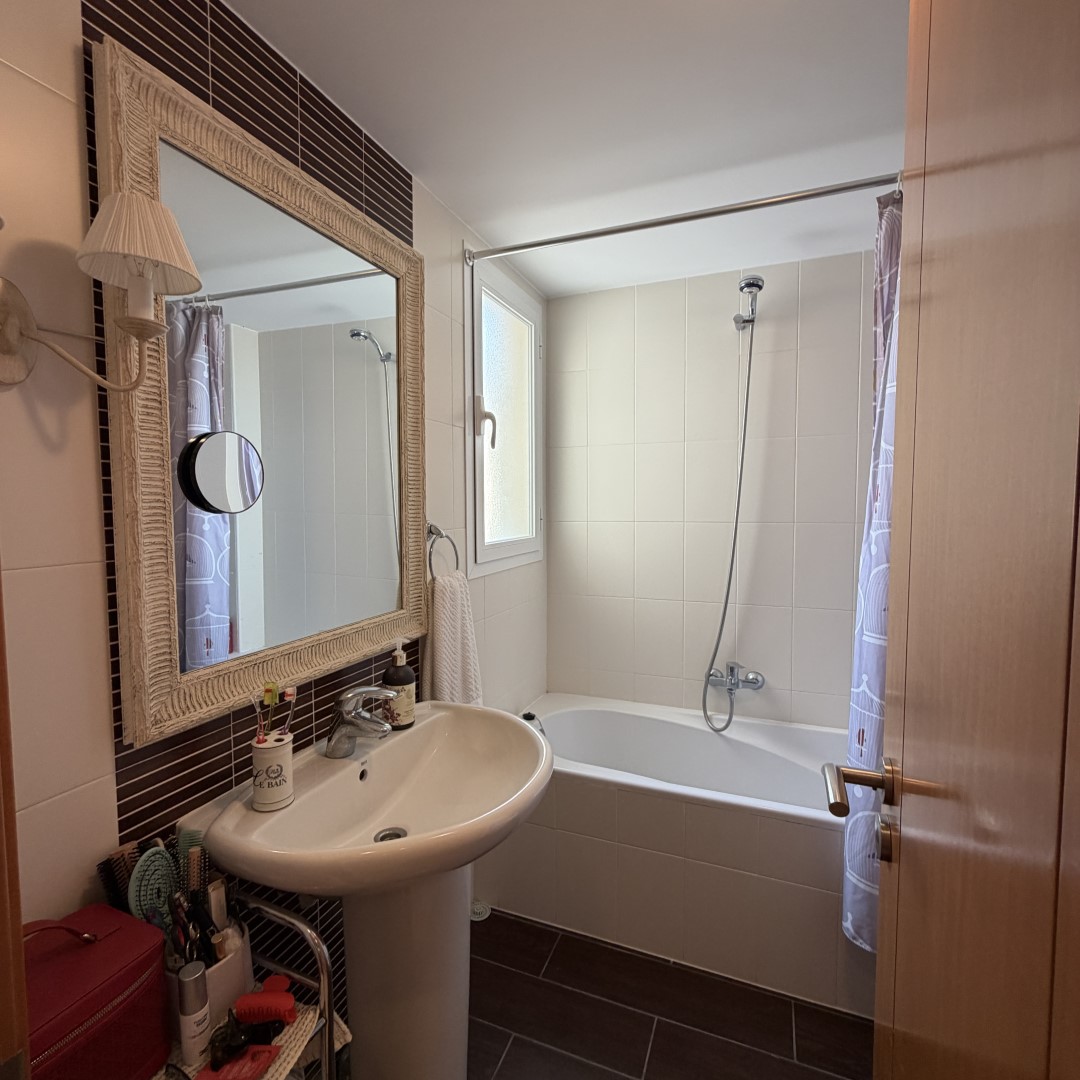Venta de espectacular apartamento moderno en primera línea con acceso y vistas directas a la playa