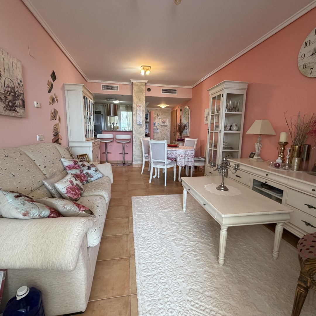 Venta de espectacular apartamento moderno en primera línea con acceso y vistas directas a la playa