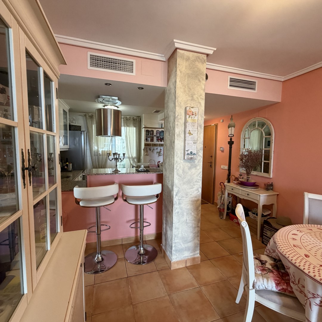 Venta de espectacular apartamento moderno en primera línea con acceso y vistas directas a la playa