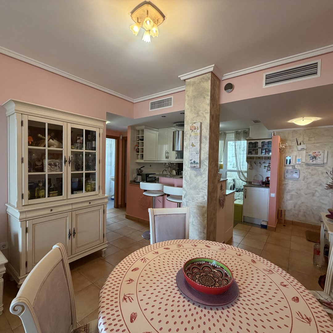 Venta de espectacular apartamento moderno en primera línea con acceso y vistas directas a la playa
