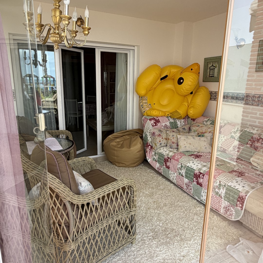 Venta de espectacular apartamento moderno en primera línea con acceso y vistas directas a la playa
