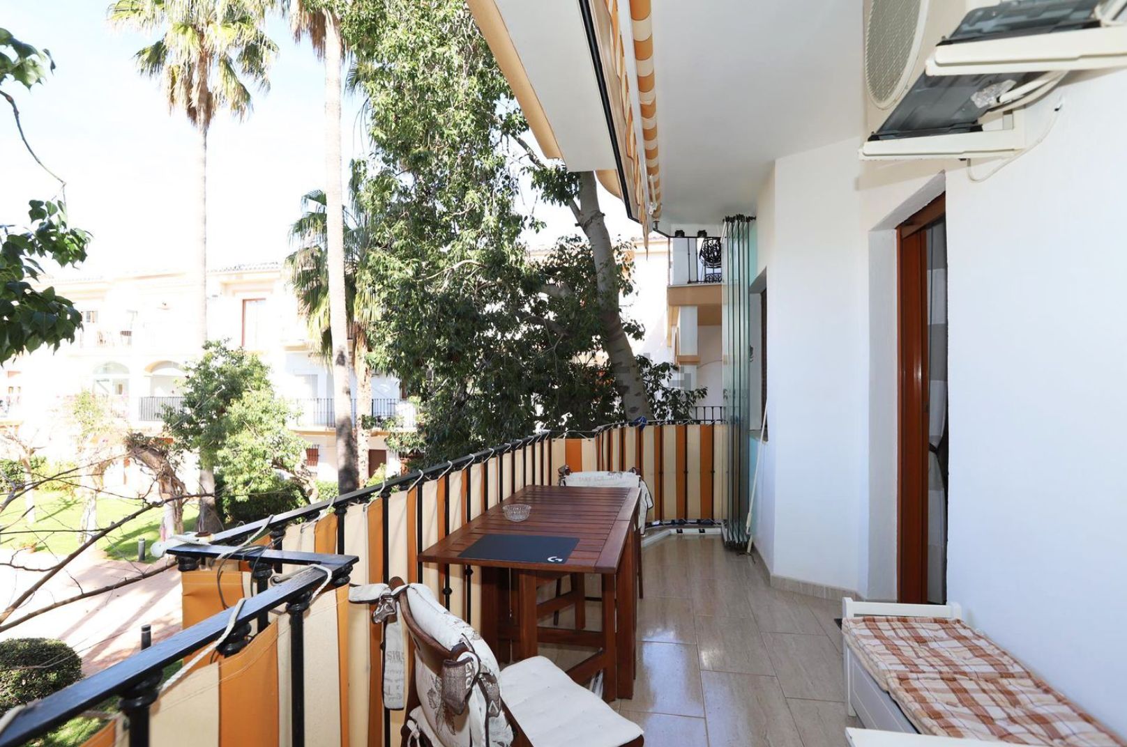 Apartment for sale a stone's throw from the beach