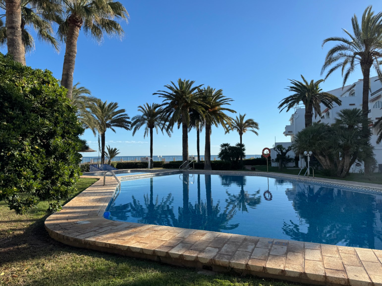 Apartment for sale in Denia, first line to the beach